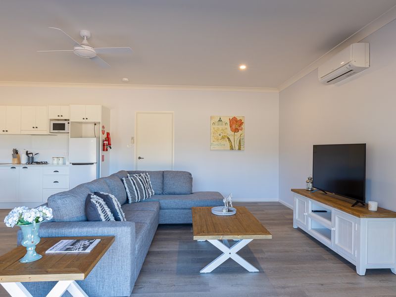 27 Rows on Hermitage - Image 2