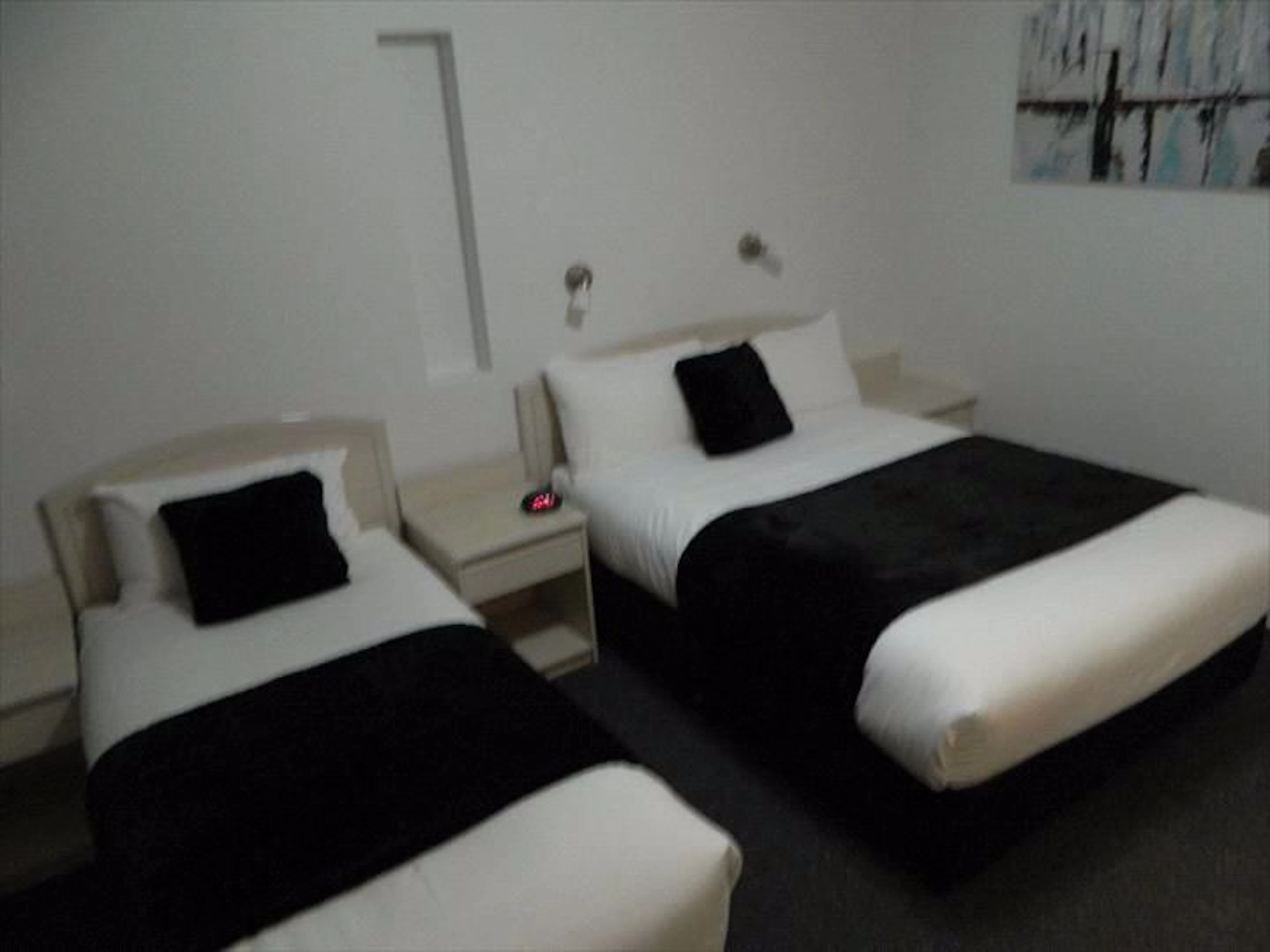 Alabaster Lodge Motor Inn - Image 2