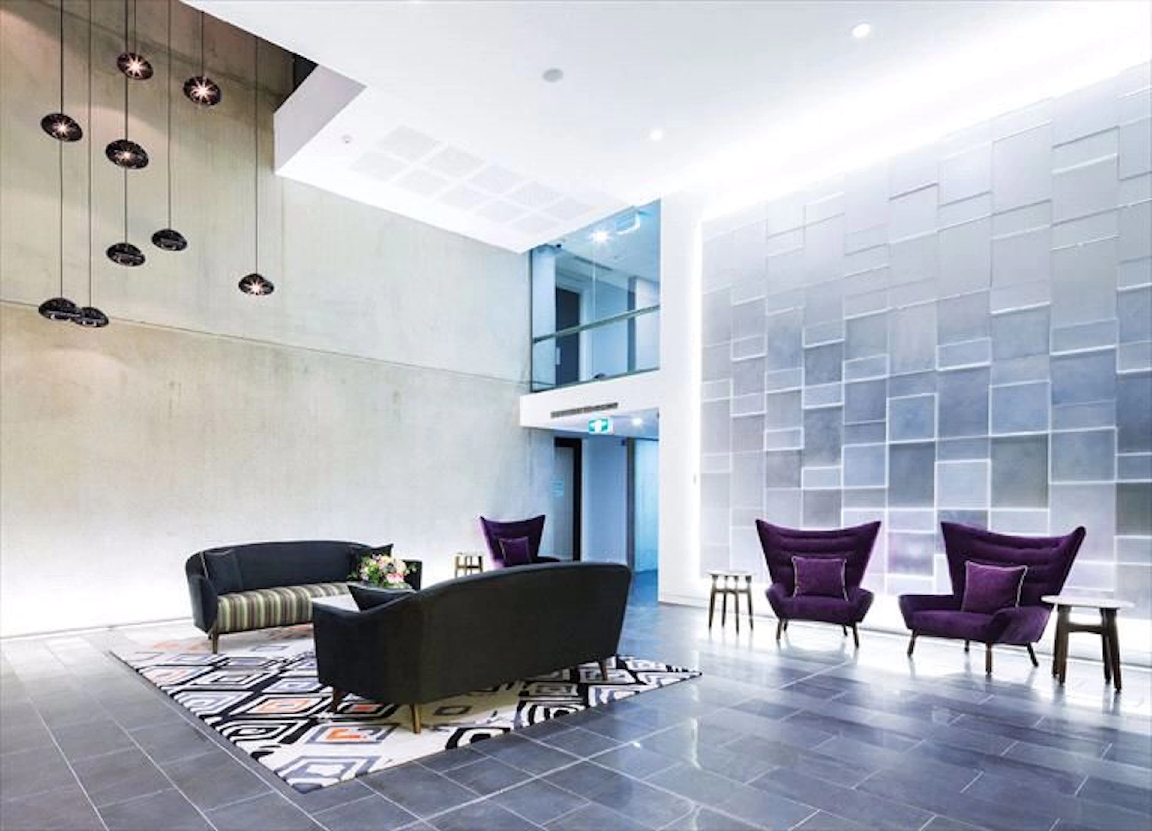 Avenue Hotel Canberra - Image 2