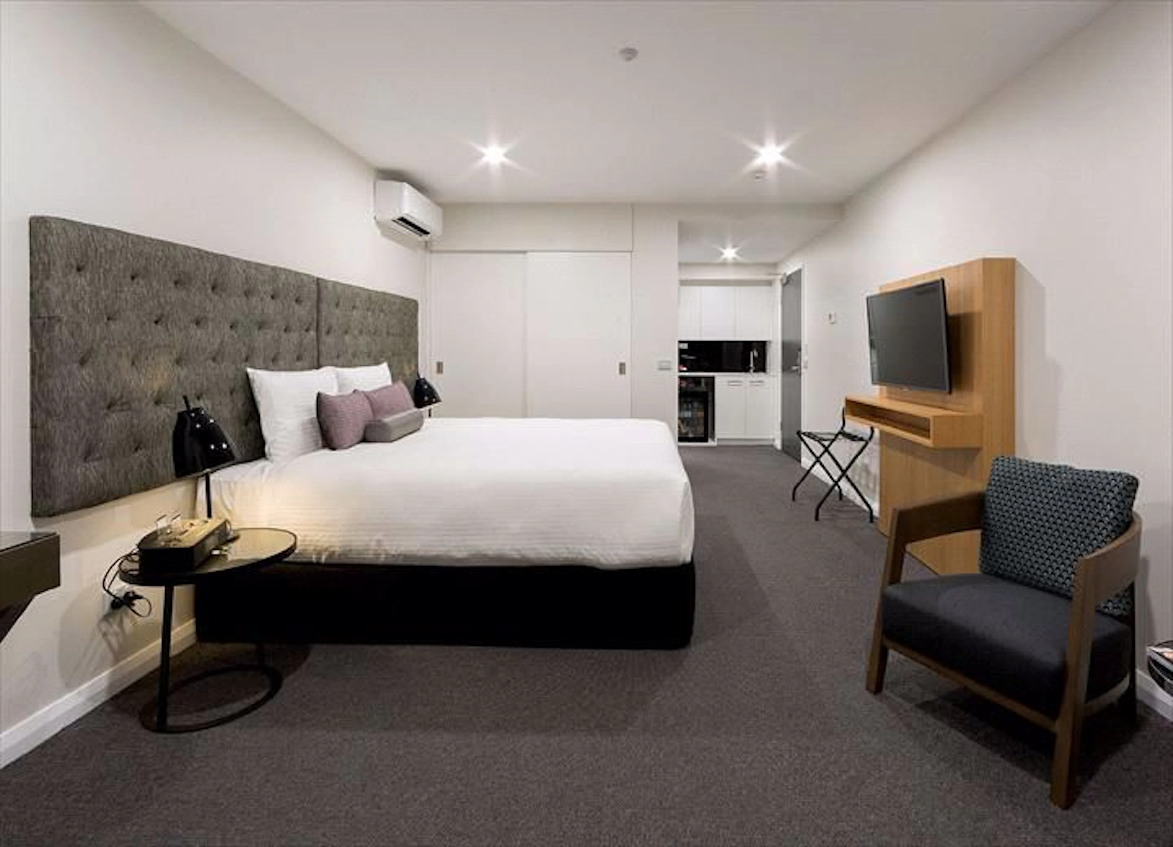 Avenue Hotel Canberra - Image 5