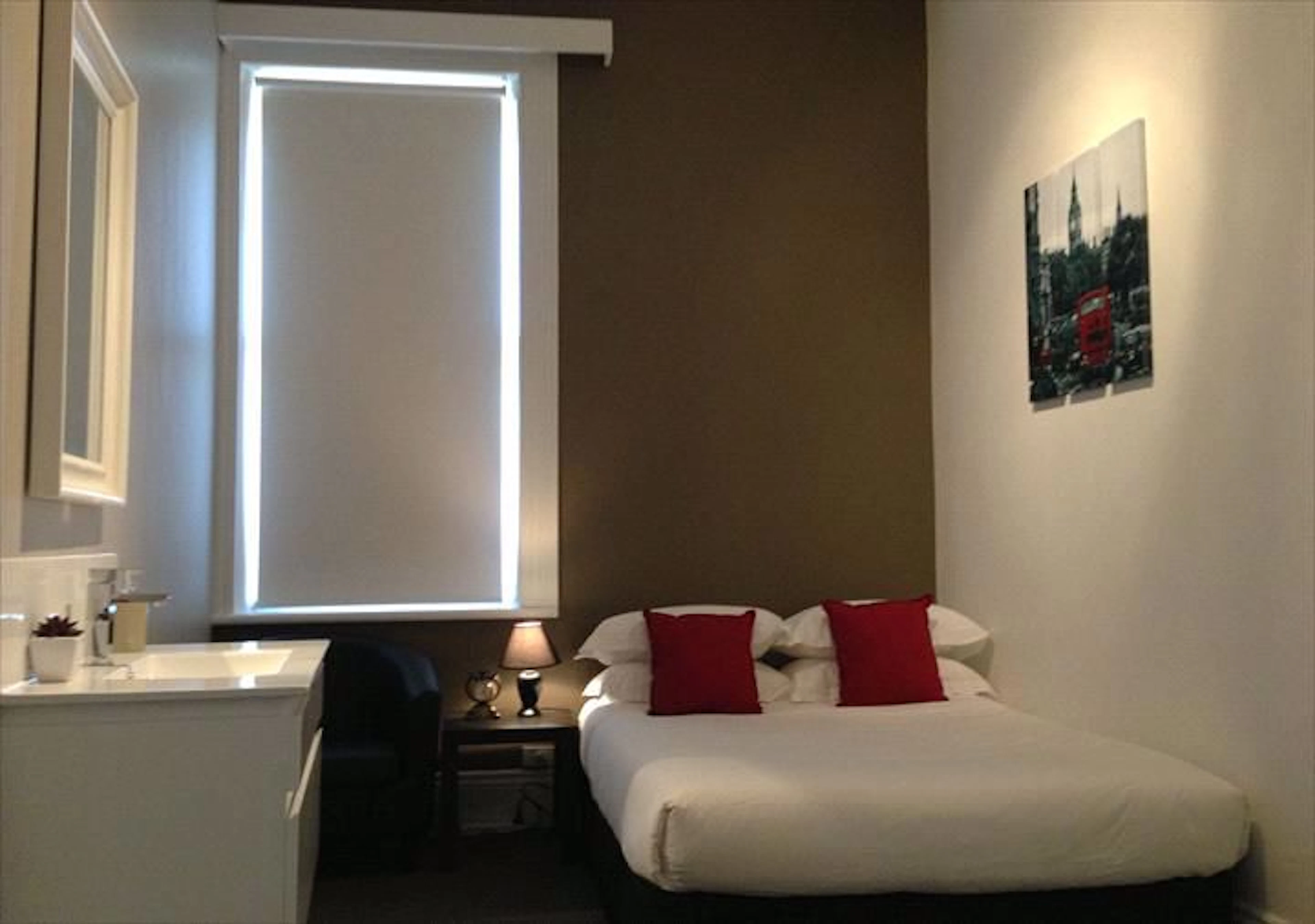 Centennial Inn on Bathurst - Image 4