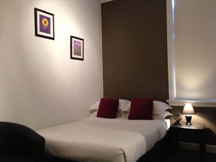 Centennial Inn on Bathurst