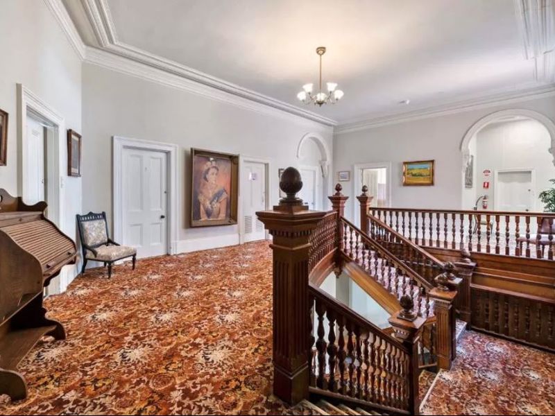 Empire Hotel - Queenstown - Image 2