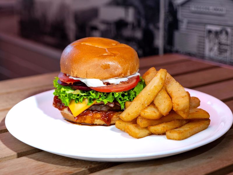 Esk Grand Hotel - Image 2