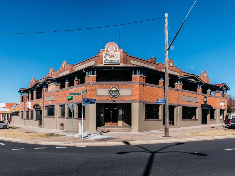 Family Hotel Bathurst - Image 2