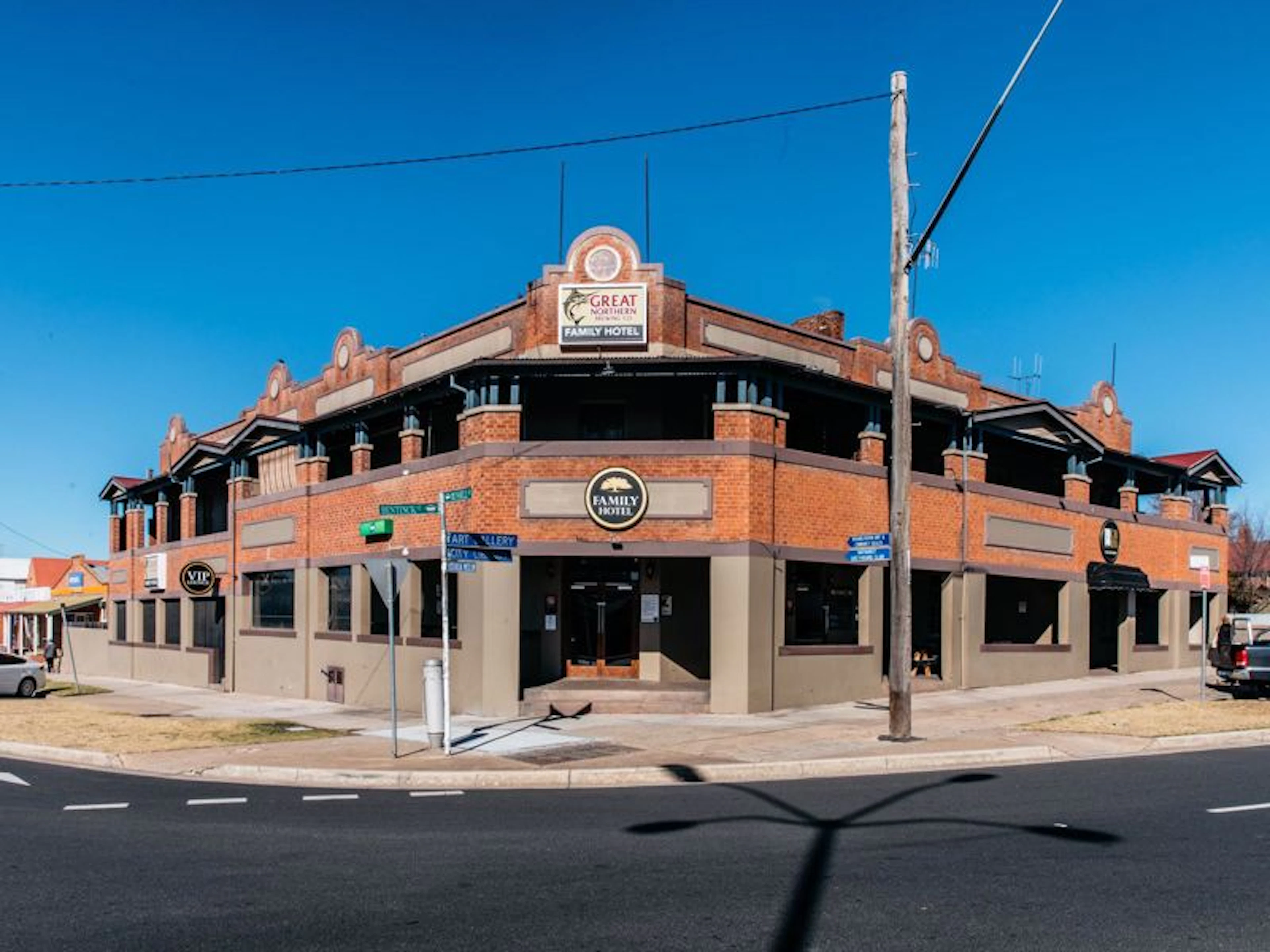 Family Hotel Bathurst - Image 2