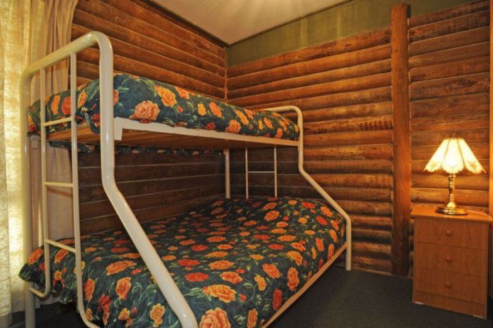 Lakes Entrance Log Cabins - Image 5