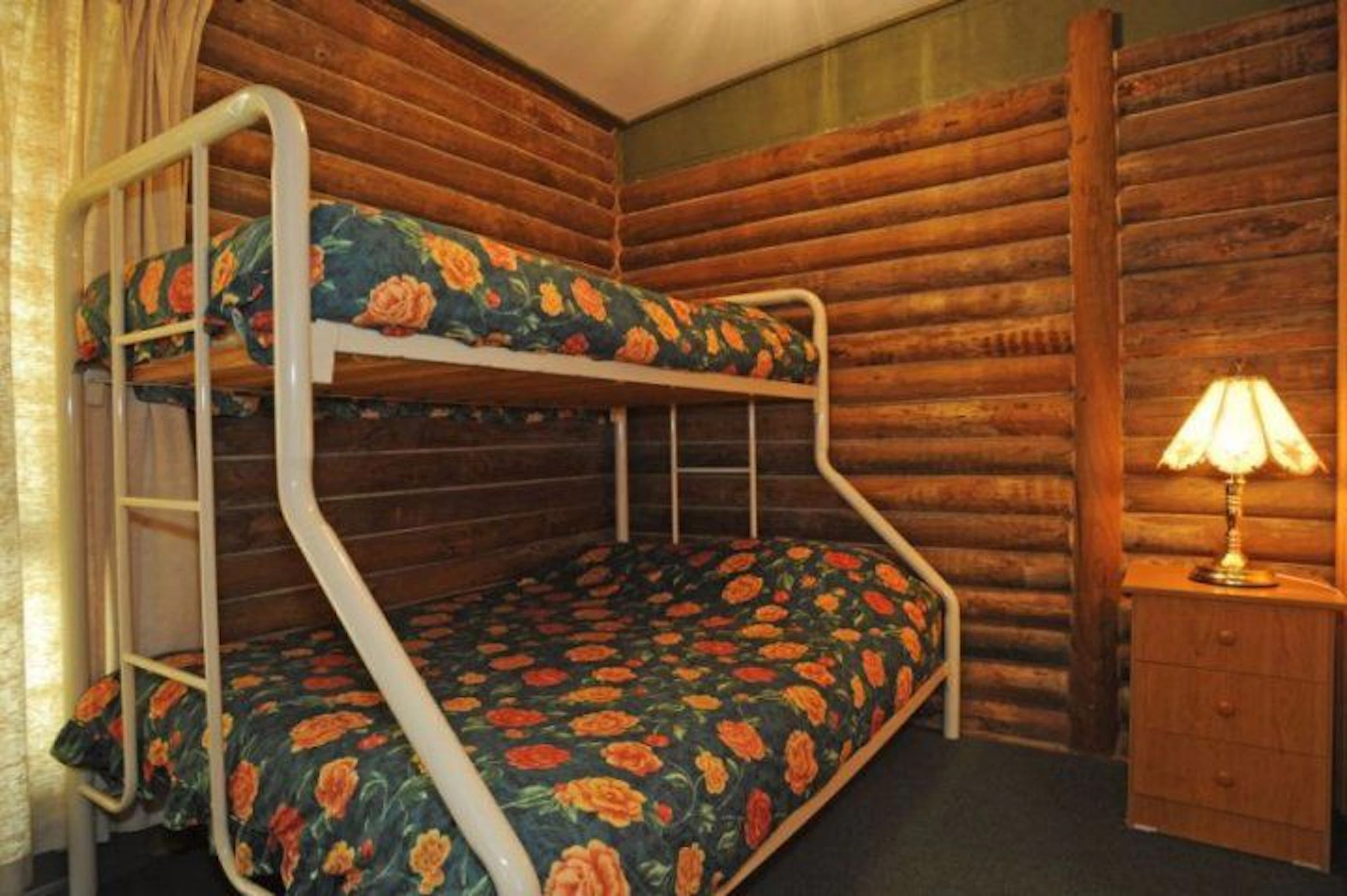 Lakes Entrance Log Cabins - Image 5