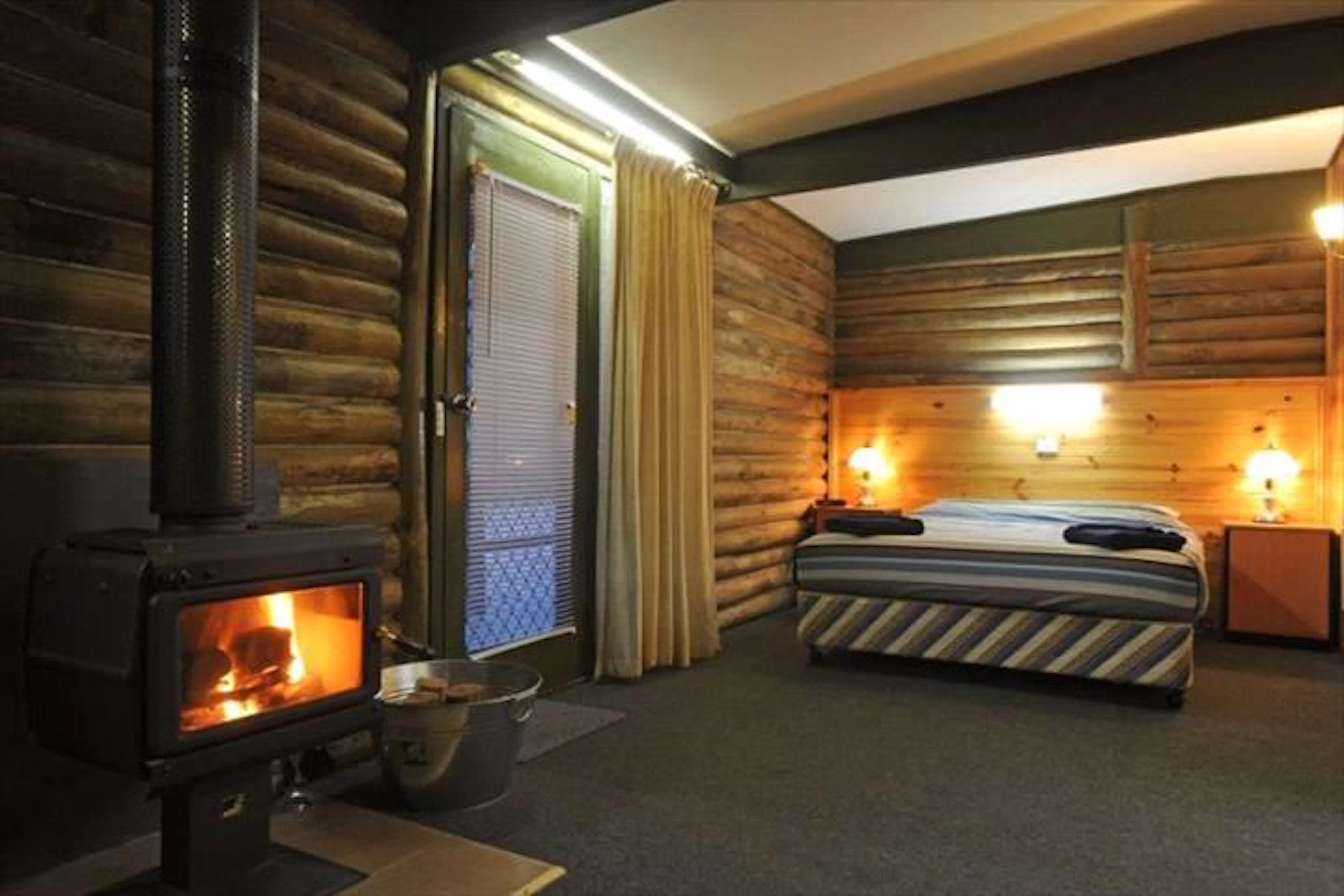 Lakes Entrance Log Cabins