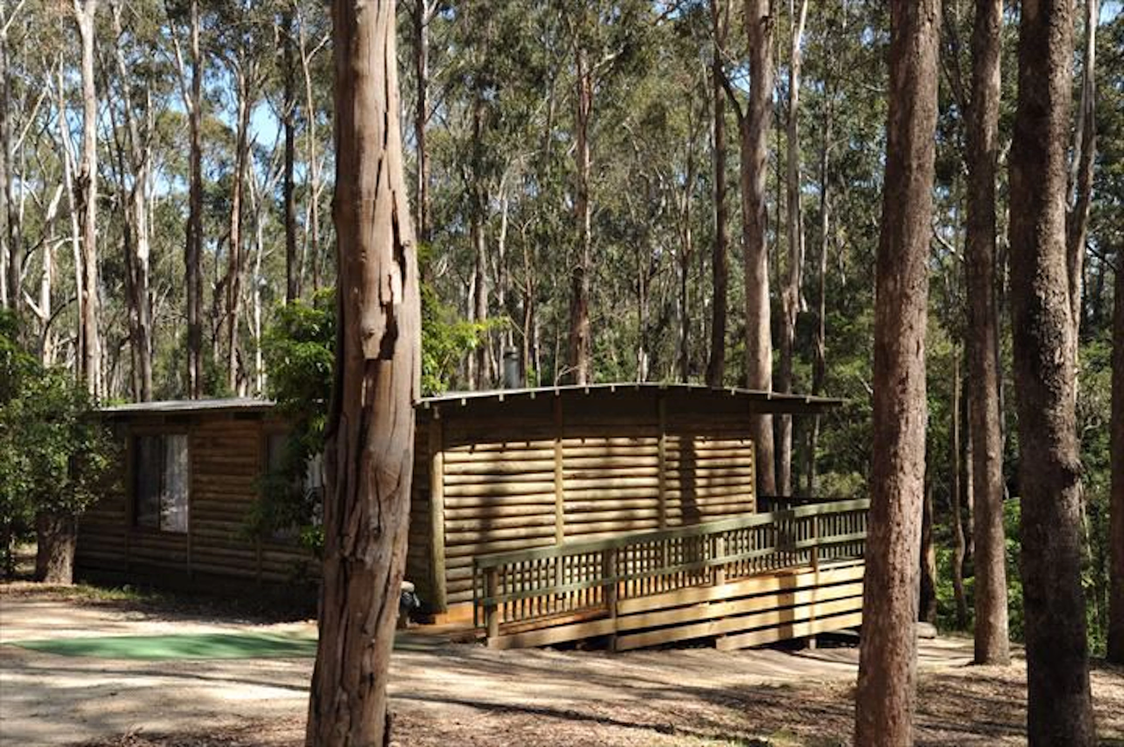Lakes Entrance Log Cabins - Image 3
