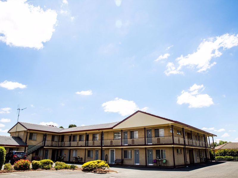 Lilac City Motor Inn & Steakhouse