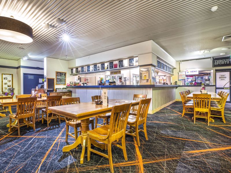 Nightcap at Atherton Hotel (The Stump) - Image 2