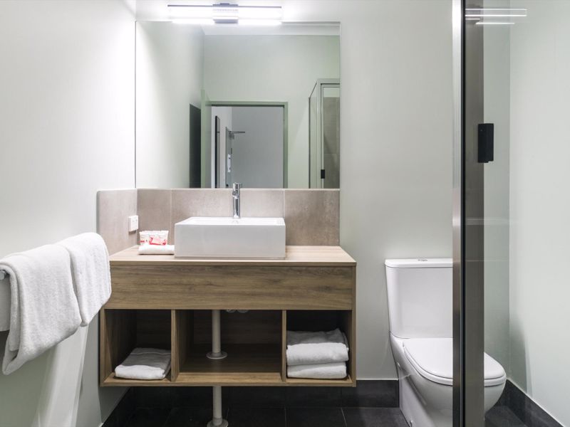 Nightcap at Atherton Hotel (The Stump) - Image 3