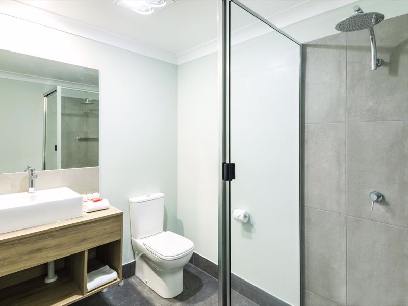 Nightcap at Atherton Hotel (The Stump) - Image 5