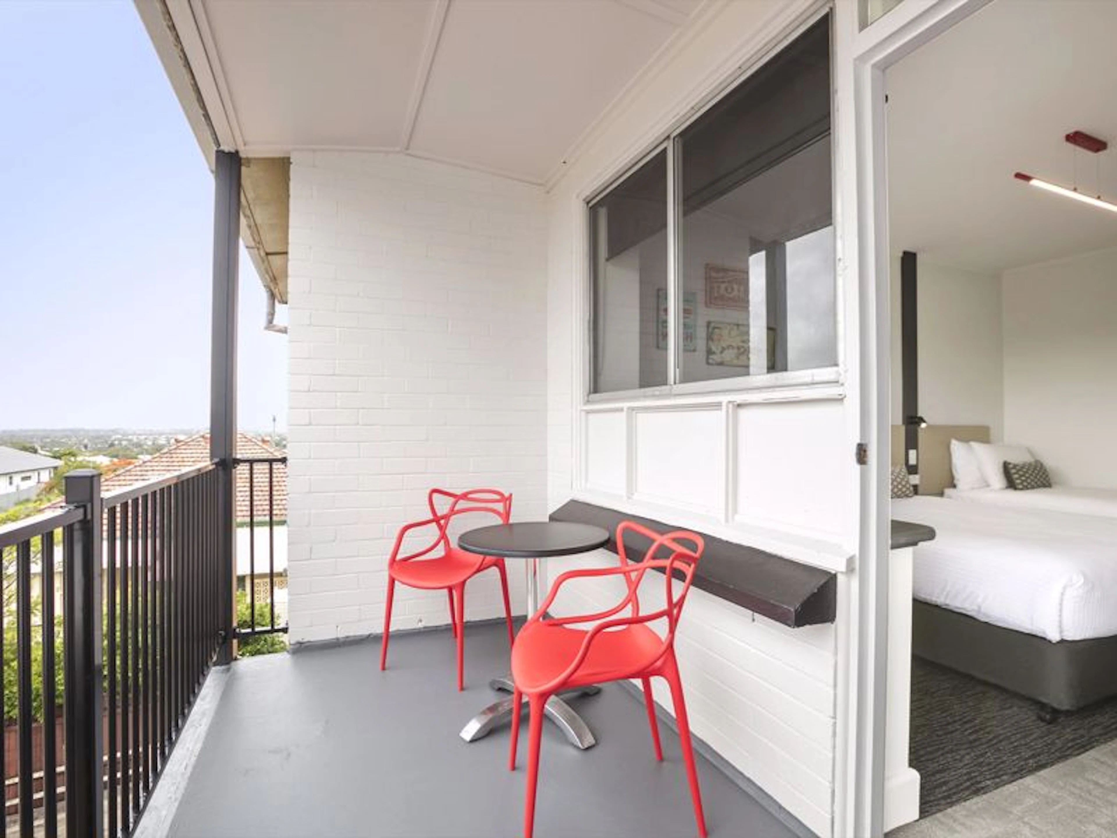 Nightcap at Camp Hill Hotel - Image 4