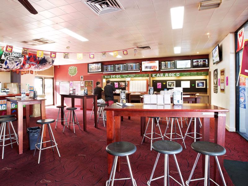 Nightcap at Camp Hill Hotel - Image 5