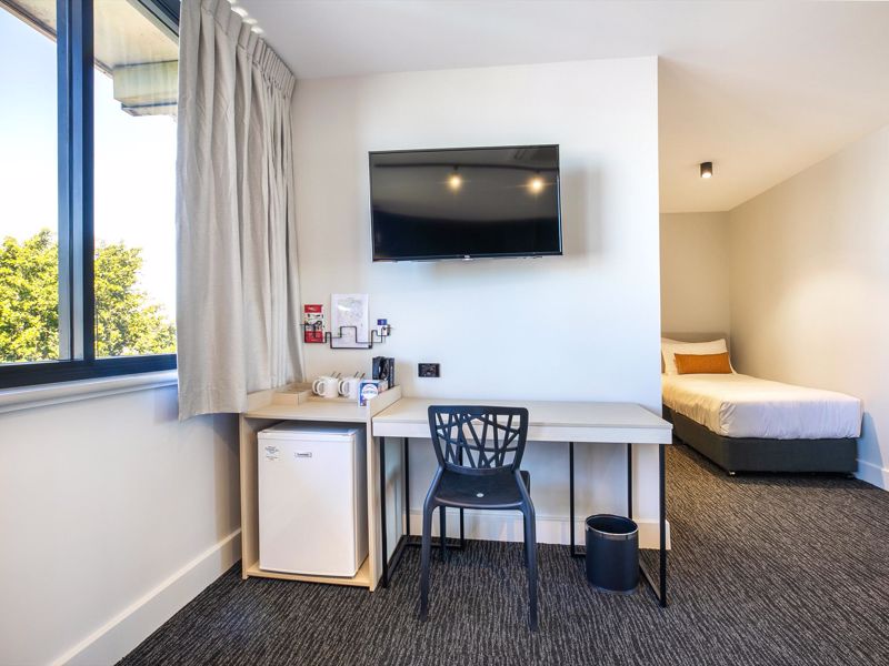 Nightcap at Chardons Corner Hotel - Image 2