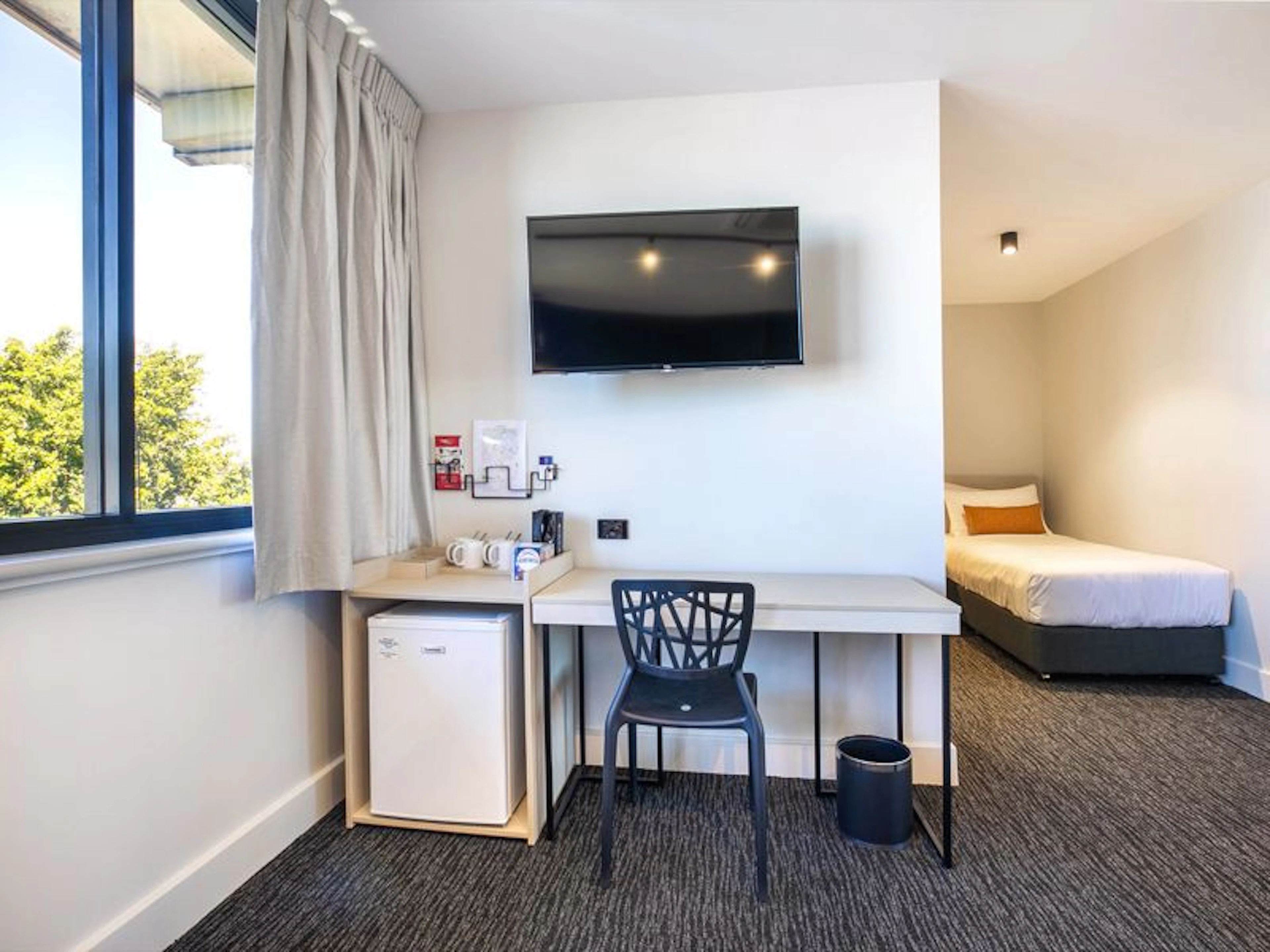 Nightcap at Chardons Corner Hotel - Image 2