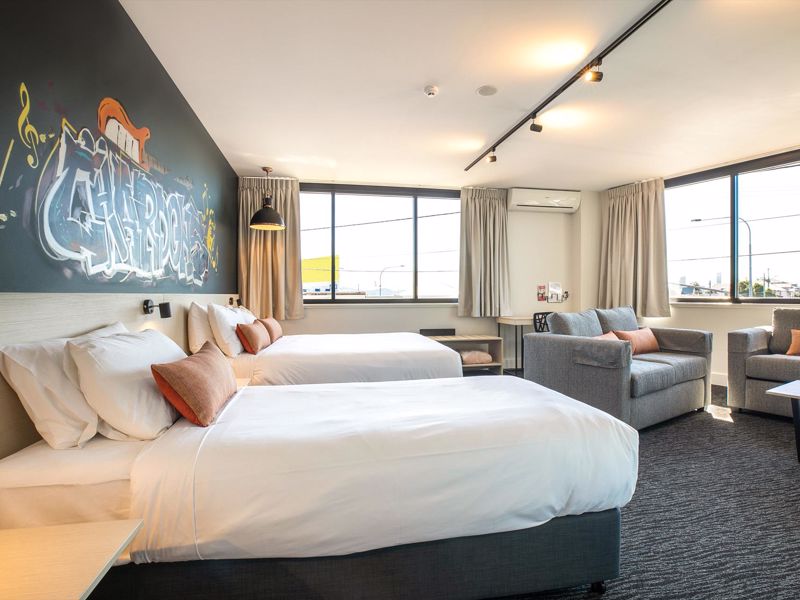 Nightcap at Chardons Corner Hotel - Image 3