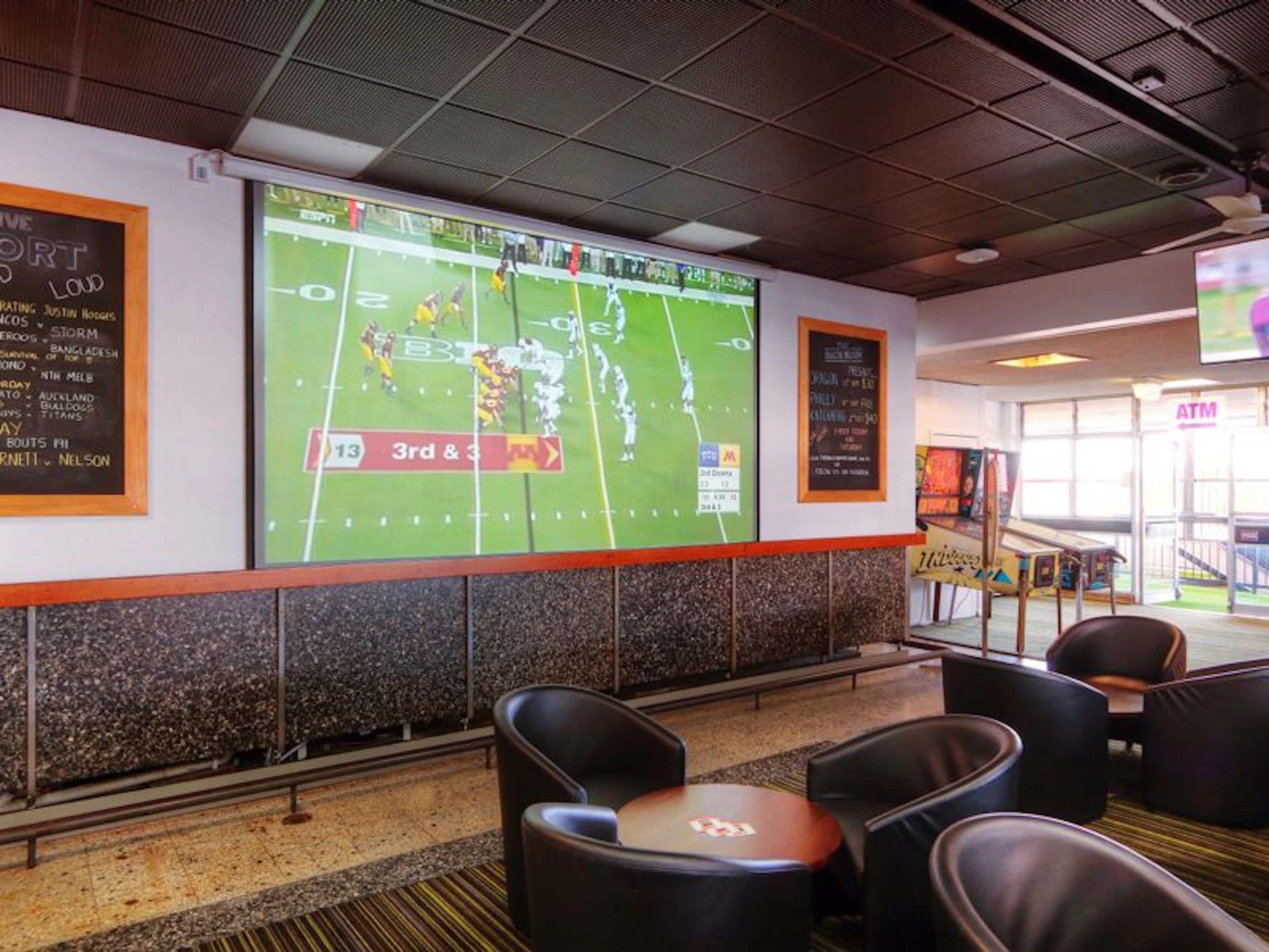 Nightcap at Chardons Corner Hotel - Image 4