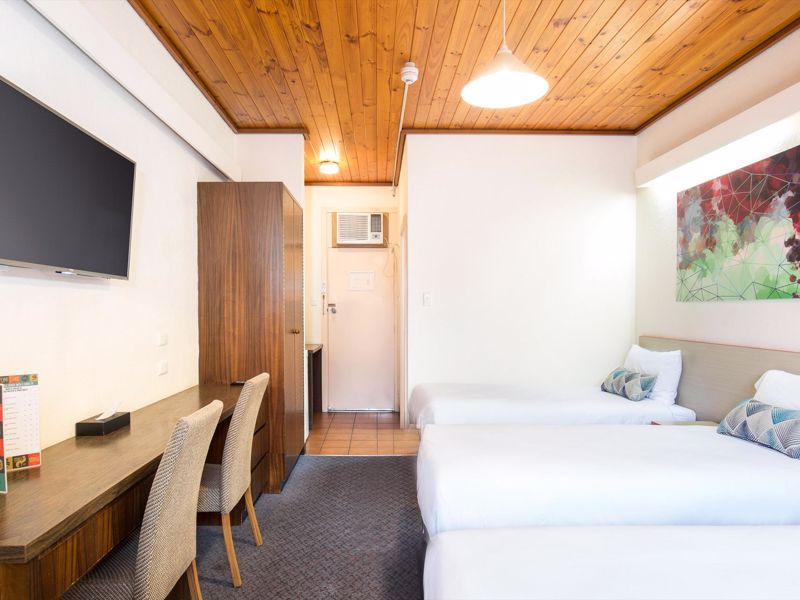 Nightcap at Federal Hotel Mt Gambier - Image 2