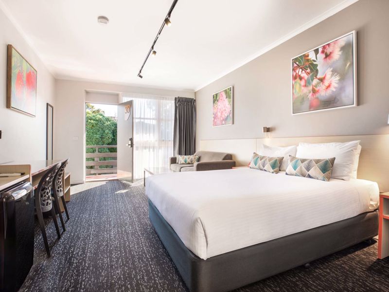 Nightcap at Ferntree Gully Hotel Motel - Image 2