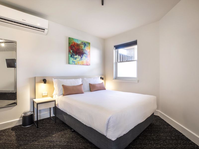 Nightcap at Glengala Hotel