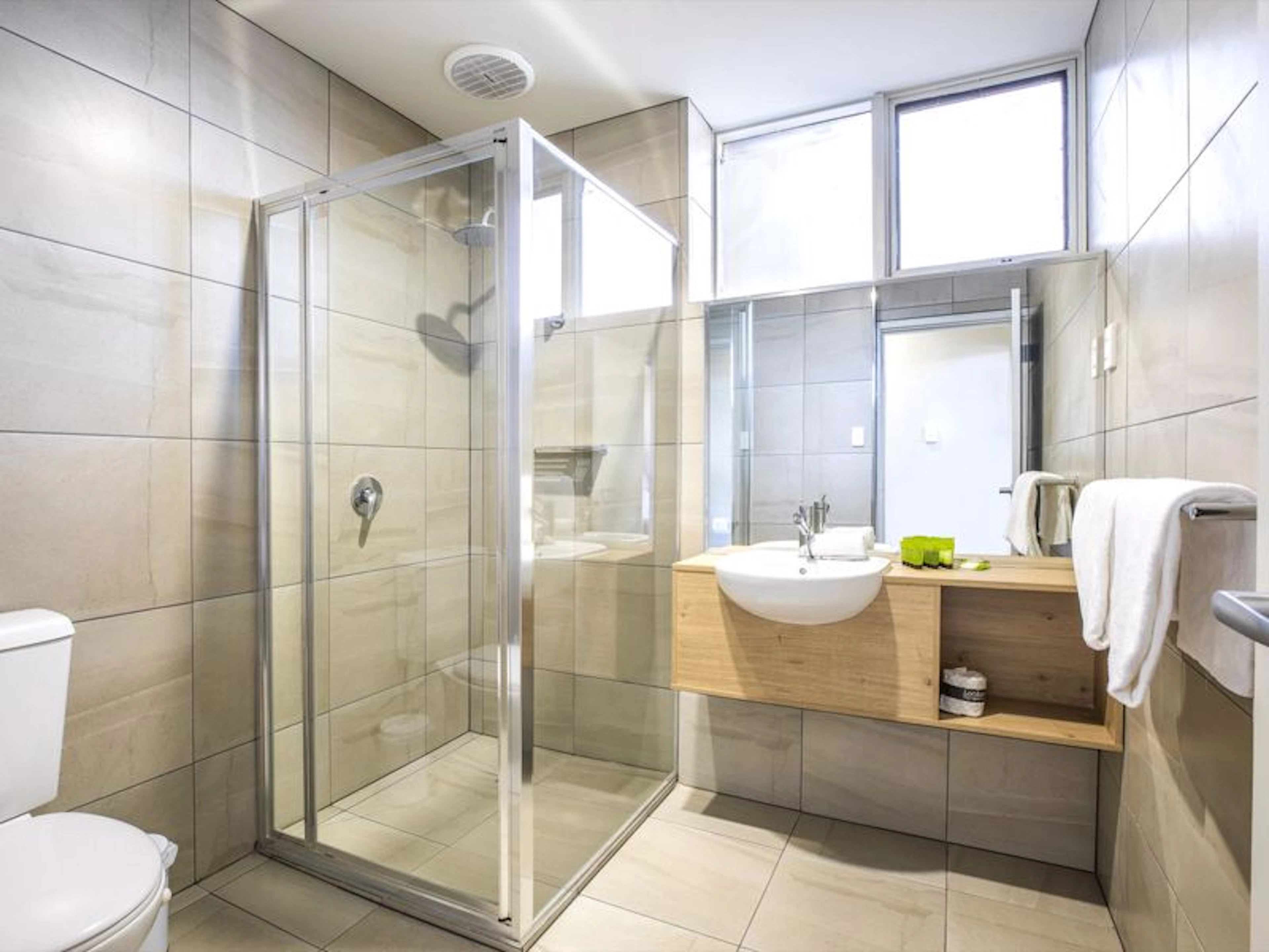 Nightcap at Glengala Hotel - Image 3