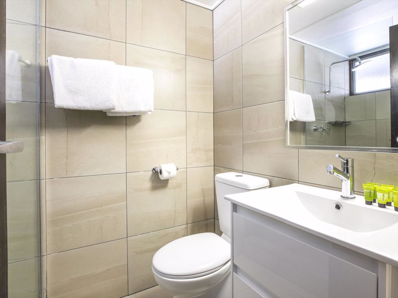 Nightcap at Glengala Hotel - Image 5