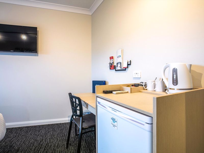 Nightcap at Hendon Hotel - Image 2