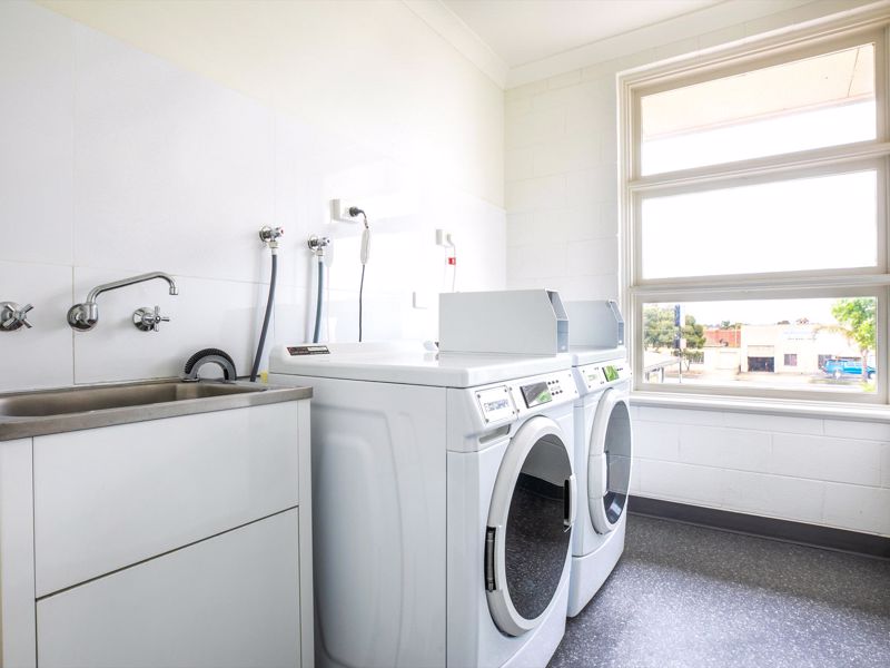 Nightcap at Hendon Hotel - Image 5