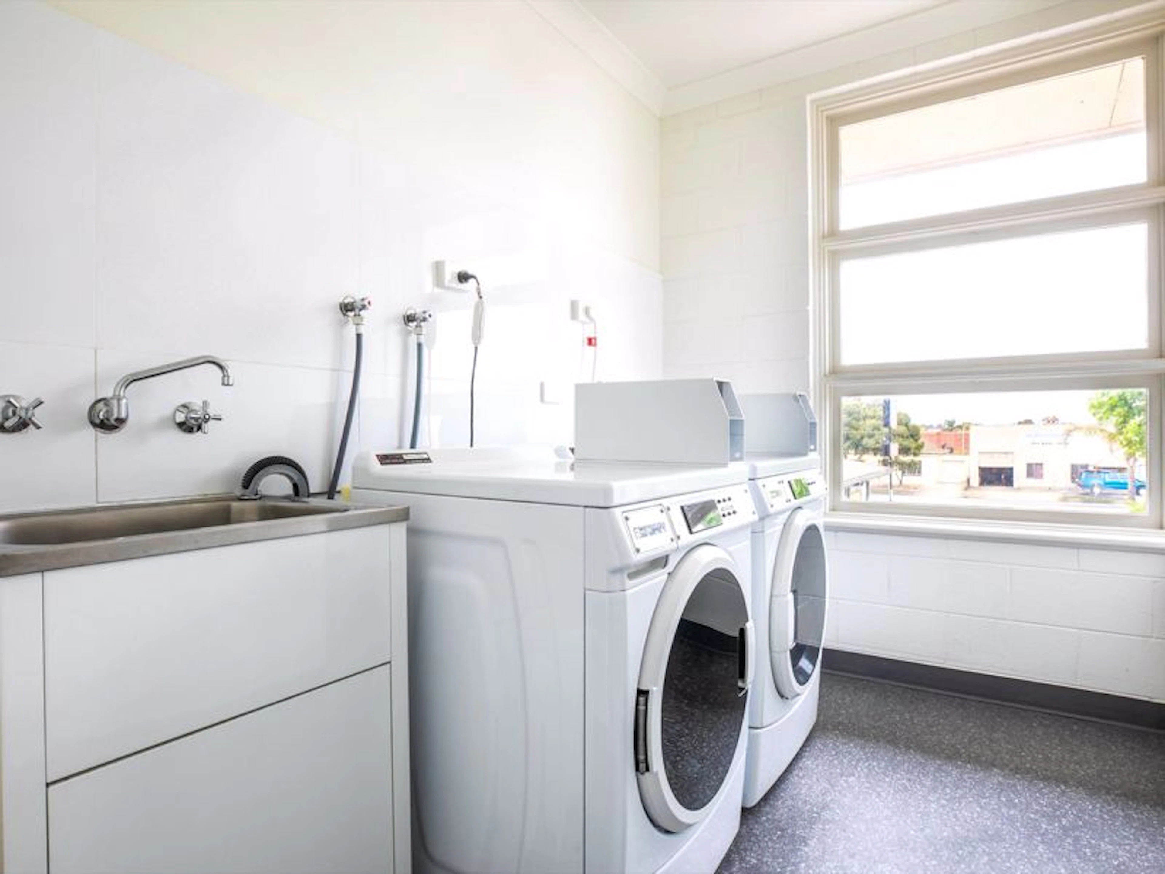 Nightcap at Hendon Hotel - Image 5