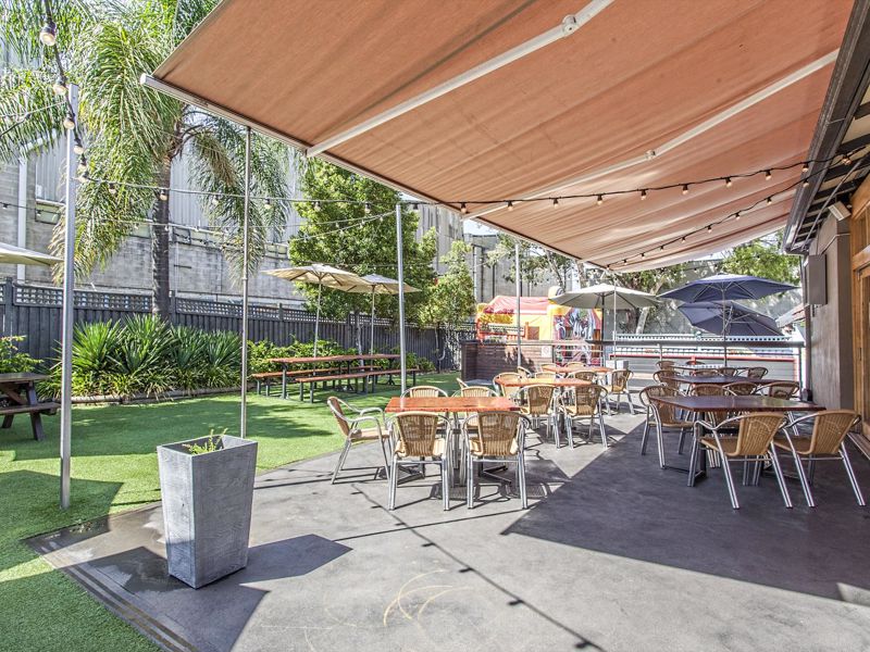 Nightcap at High Flyer Hotel - Image 2