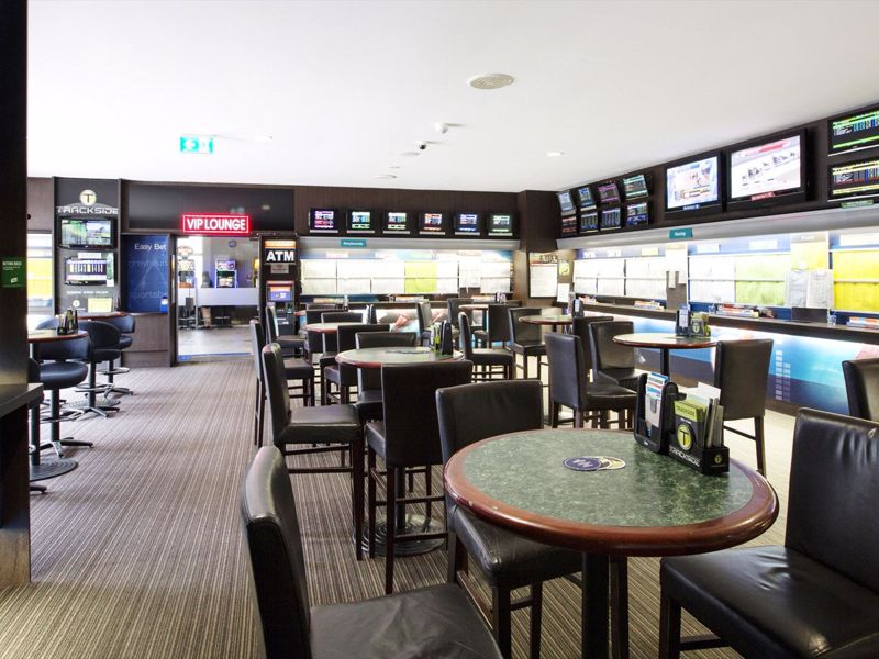 Nightcap at High Flyer Hotel - Image 5