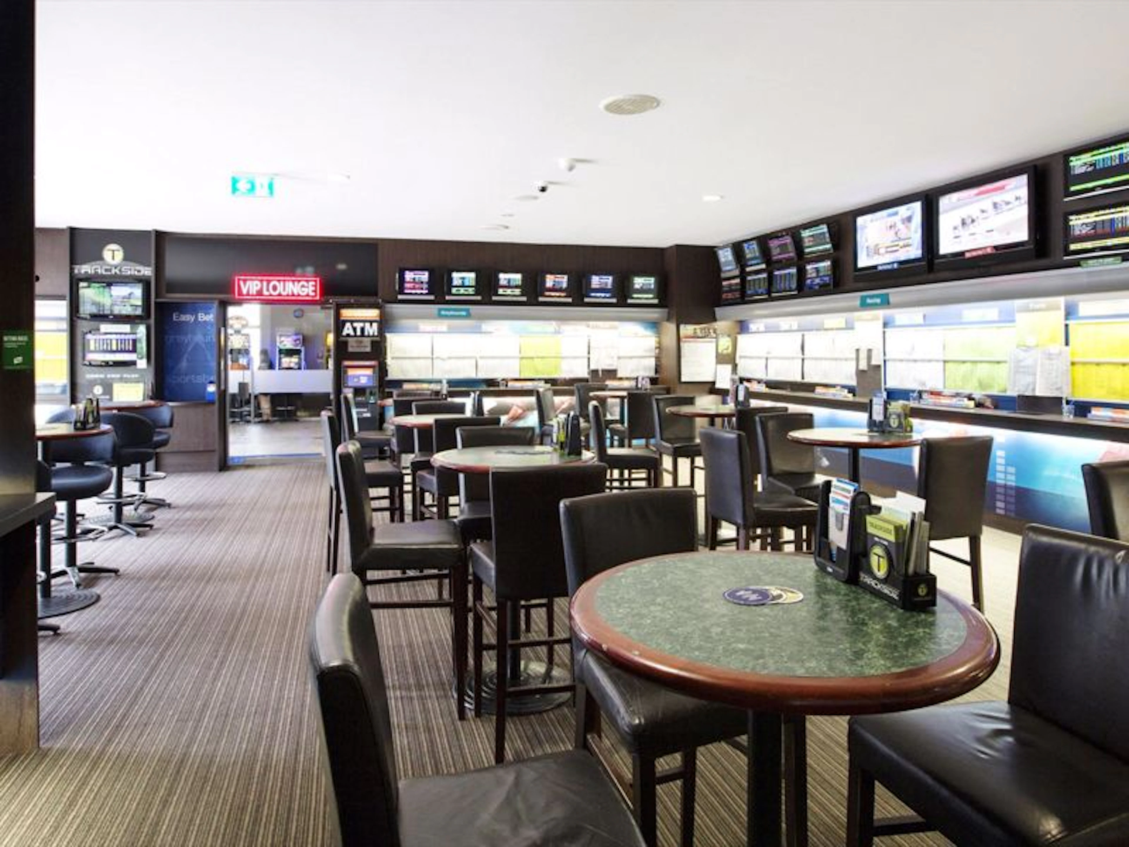 Nightcap at High Flyer Hotel - Image 5