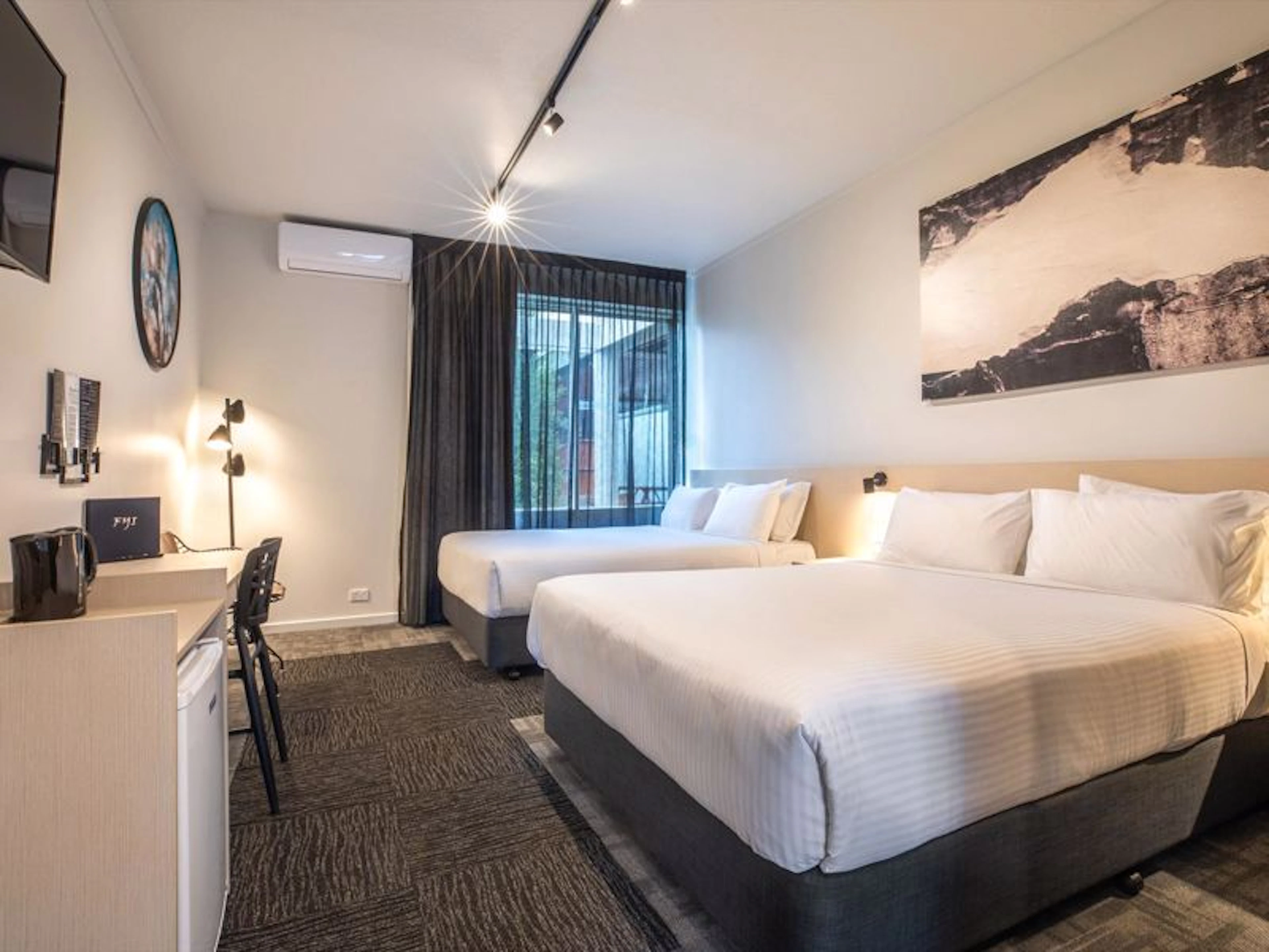 Nightcap at Keysborough Hotel - Image 2