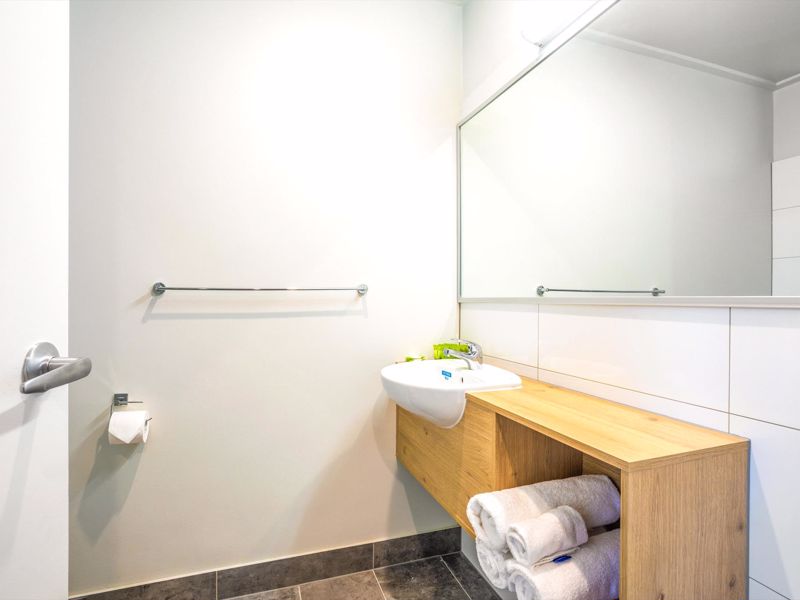 Nightcap at Keysborough Hotel - Image 4