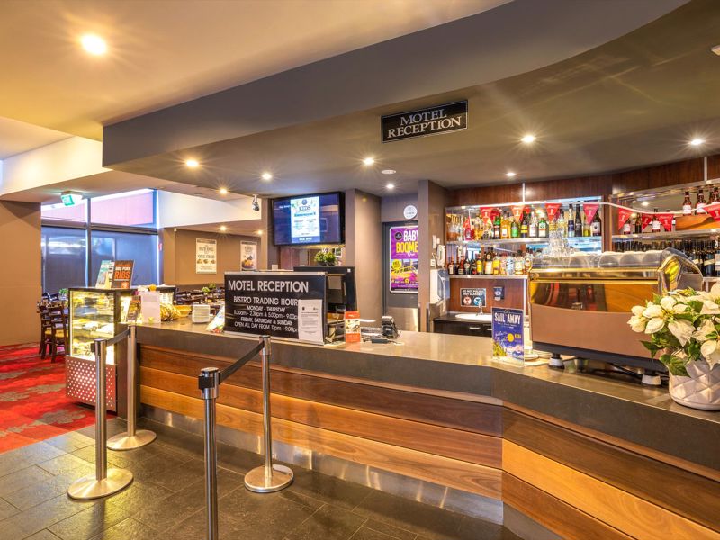 Nightcap at Keysborough Hotel - Image 5