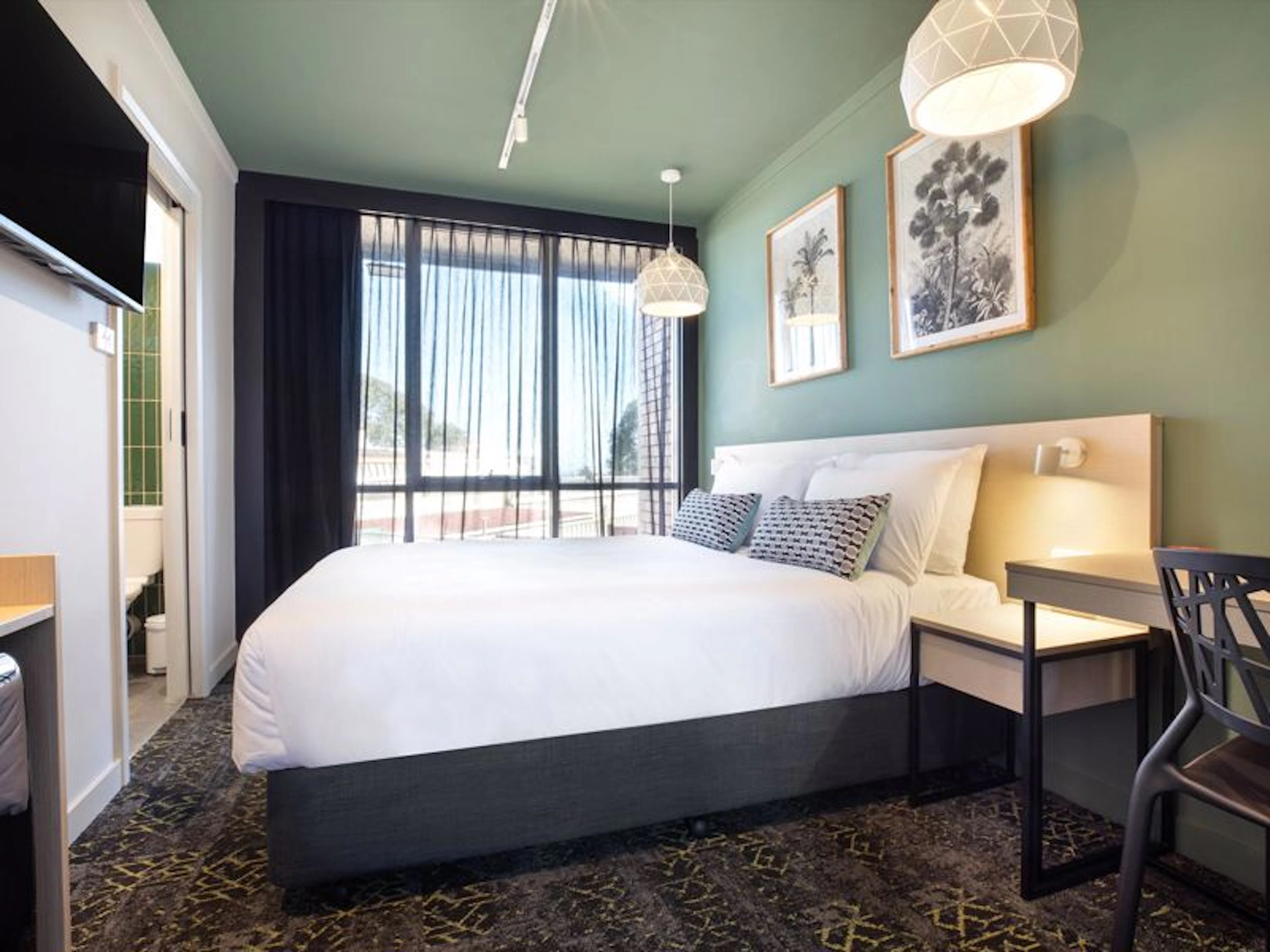 Nightcap at Morwell Hotel - Image 5