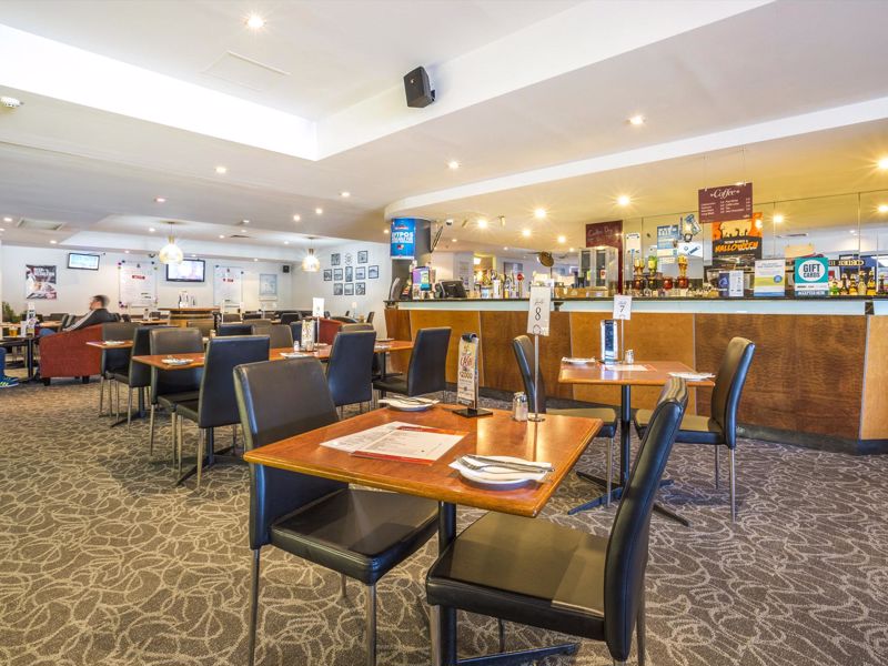 Nightcap at Rose & Crown Hotel - Image 2