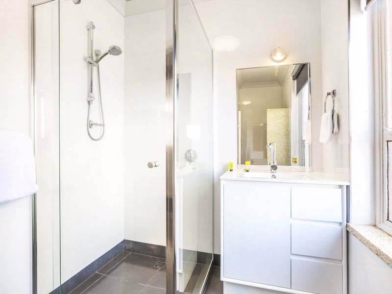 Nightcap at Rose & Crown Hotel - Image 4