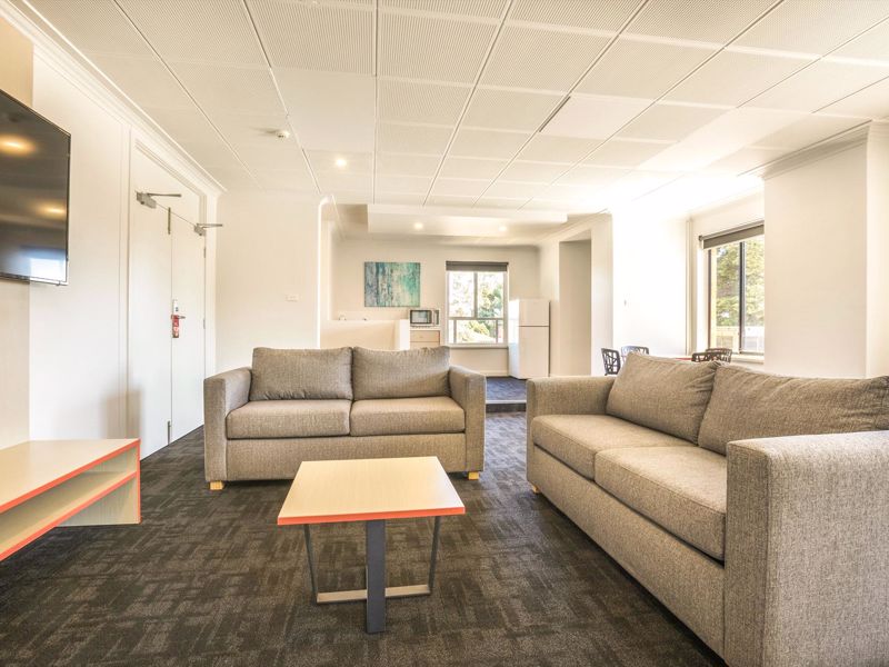 Nightcap at Rose & Crown Hotel - Image 5