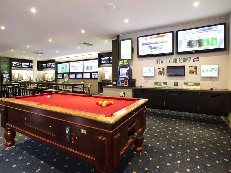 Nightcap at Shoppingtown Hotel - Image 5