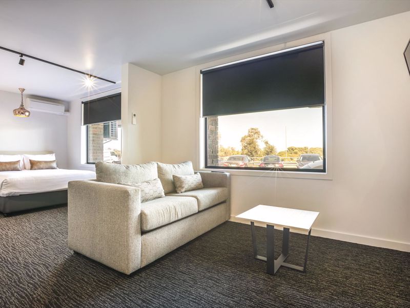 Nightcap at The Cheeky Squire - Image 2