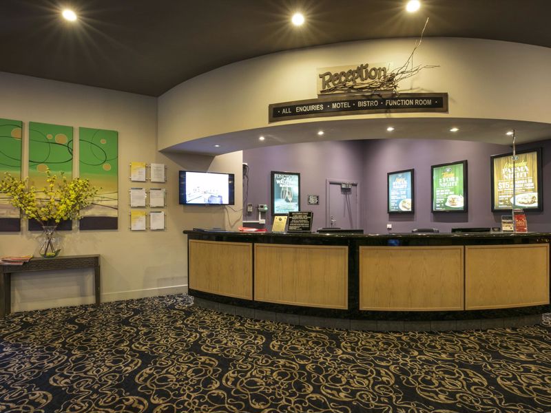 Nightcap at Waltzing Matilda Hotel - Image 4