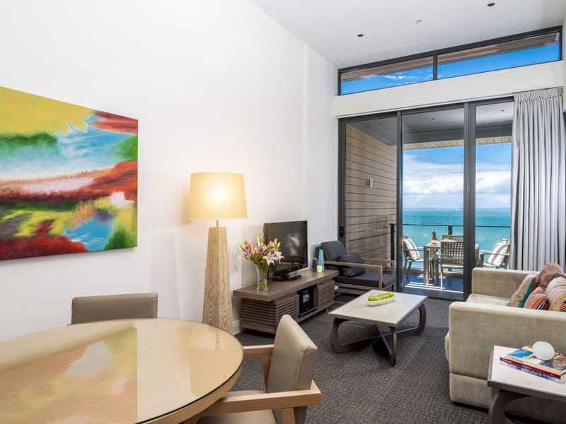 Oaks Redcliffe Mon Komo Suites