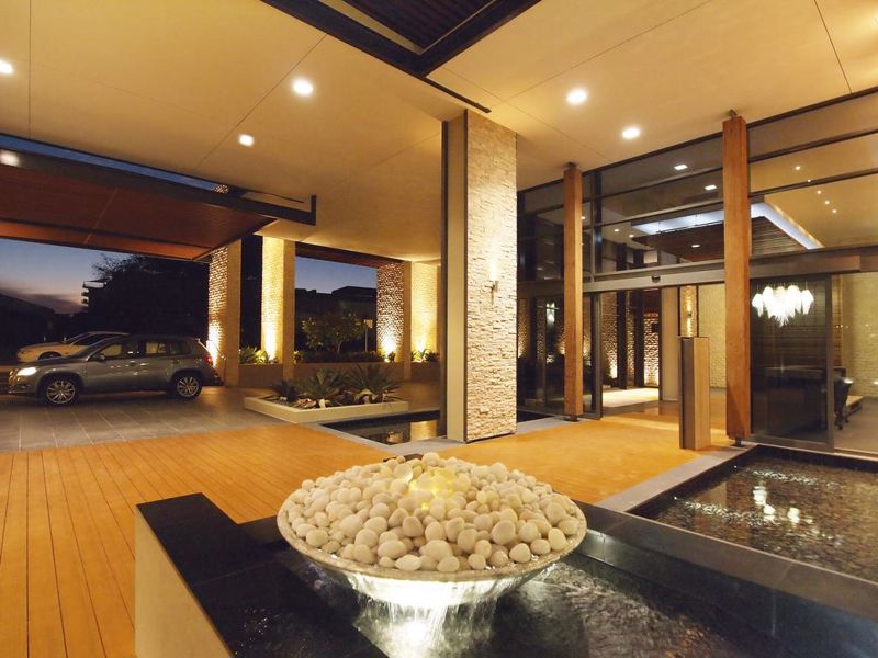 Oaks Redcliffe Mon Komo Suites - Image 2