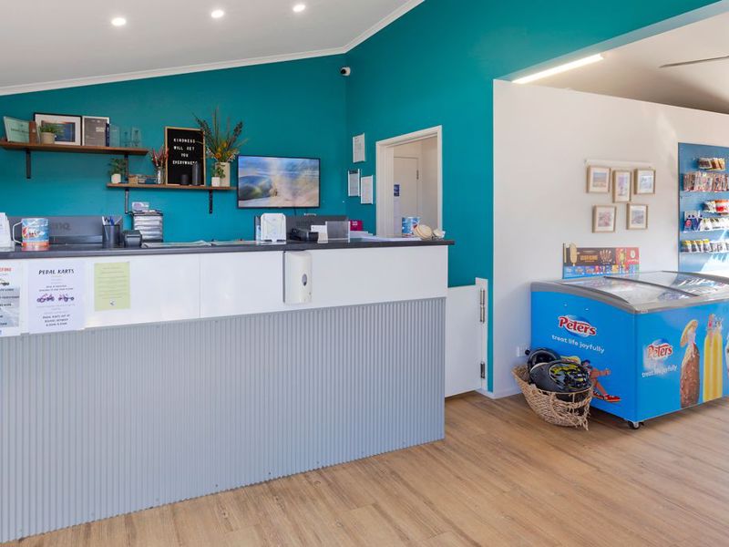 Reflections Seal Rocks - Image 5