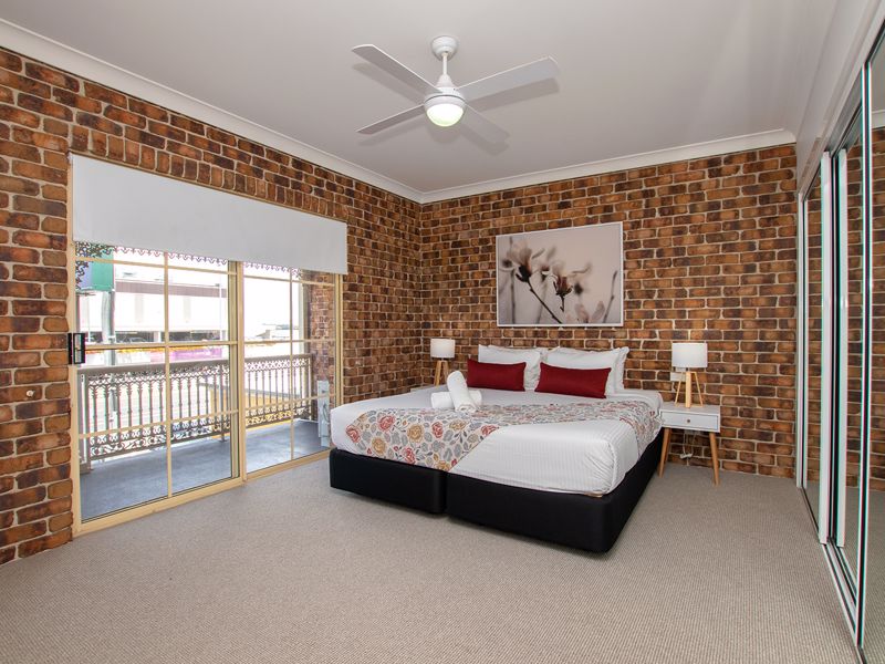 Richmond Motor Inn - Image 2