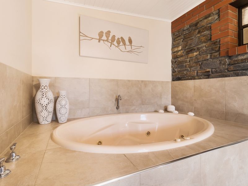 Stonewell Cottages & Vineyards - Image 2